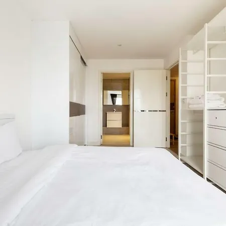 Bright 2bed W Balcony Near The Thames * Levisham