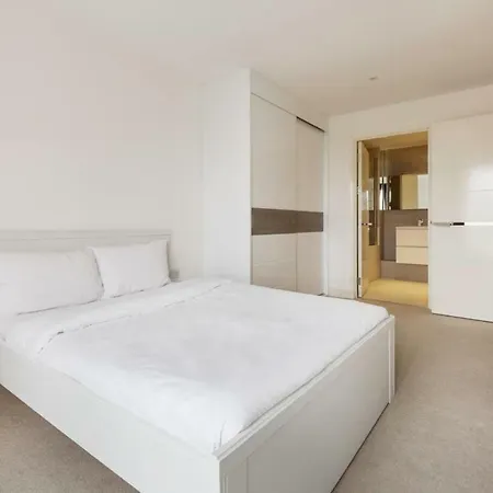 Bright 2bed W Balcony Near The Thames דירה
