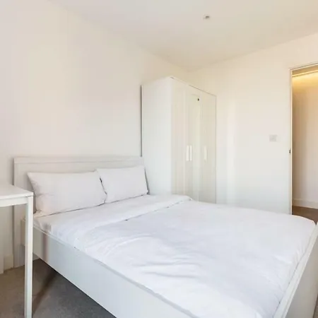 Bright 2bed W Balcony Near The Thames * Levisham