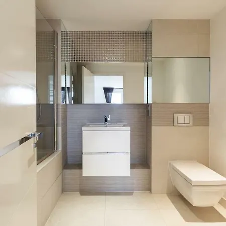 Bright 2bed W Balcony Near The Thames * Levisham
