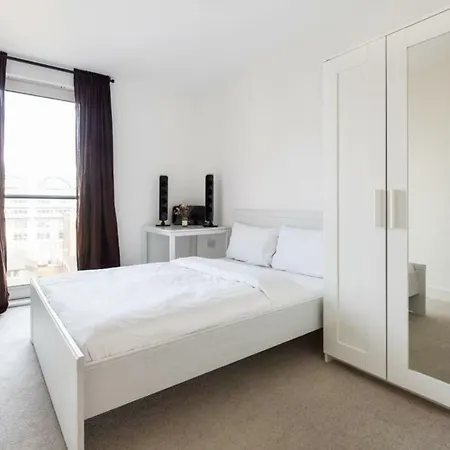 Bright 2bed W Balcony Near The Thames * Levisham
