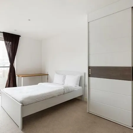Bright 2bed W Balcony Near The Thames דירה