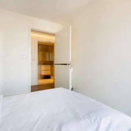 Bright 2bed W Balcony Near The Thames